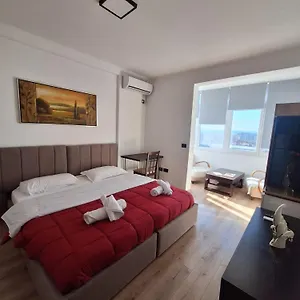 Deluxe Apartment Near Tirana City Center Double Or Twin Bed Appartamento